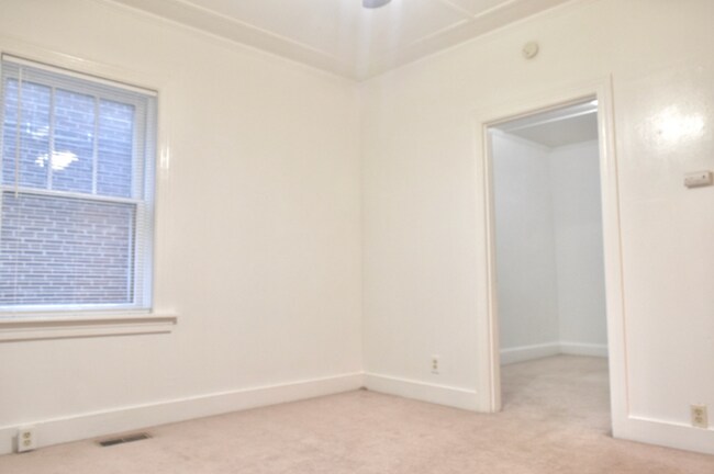 Building Photo - 2309 Bellevue Ave