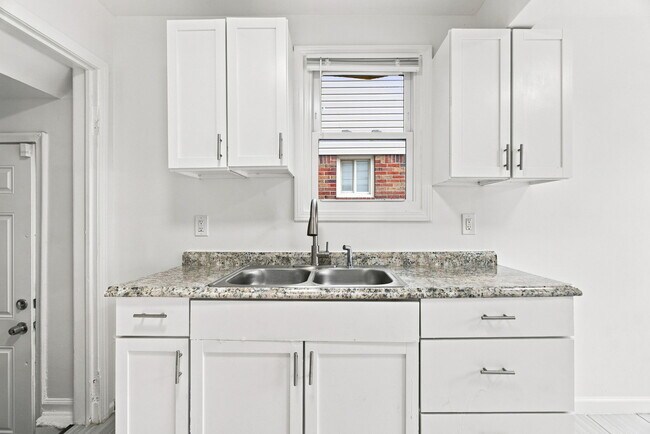 Building Photo - 8650 Greenview Ave
