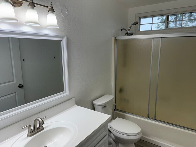 Building Photo - Remodeled 4-bedroom Oakley Rental Opportunity!