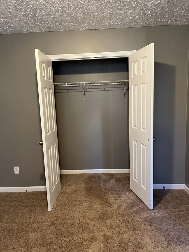 Building Photo - "Spacious 3-Bedroom Townhouse Retreat with Fireplace & Hardwood Floors in Antioch!"