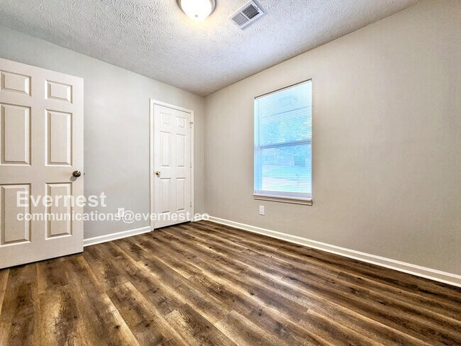 Building Photo - 415 Reed Way