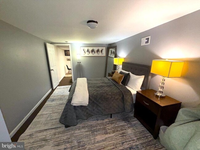 Building Photo - 6525 Kenova St