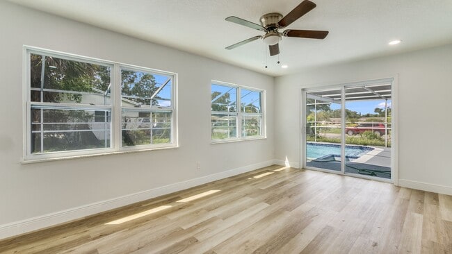 Building Photo - Beautiful Unit!  3/2 SINGLE FAMILY HOME