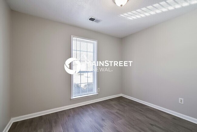 Building Photo - 3 Bedroom Pet-Friendly Home in Memphis, TN with Main Street Renewal