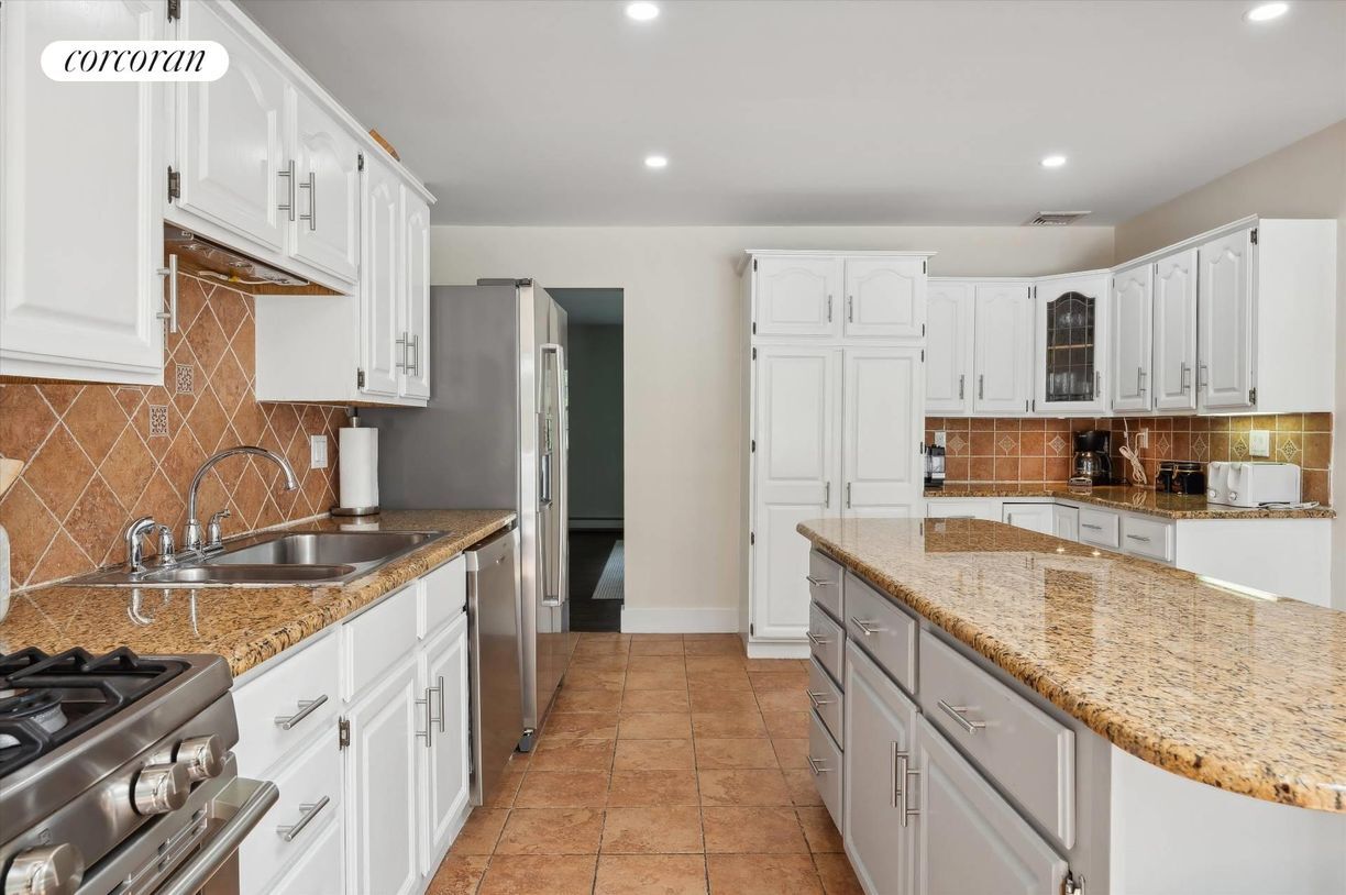 Building Photo - 28 Dover Ave