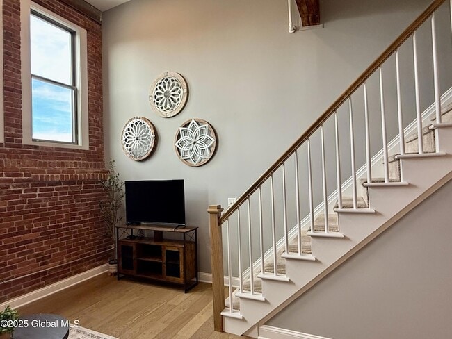 Building Photo - 77 Van Dam St