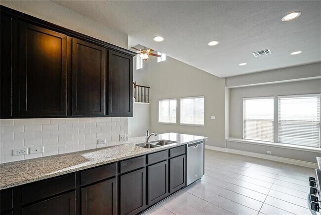 Building Photo - 501 Nautical Lp