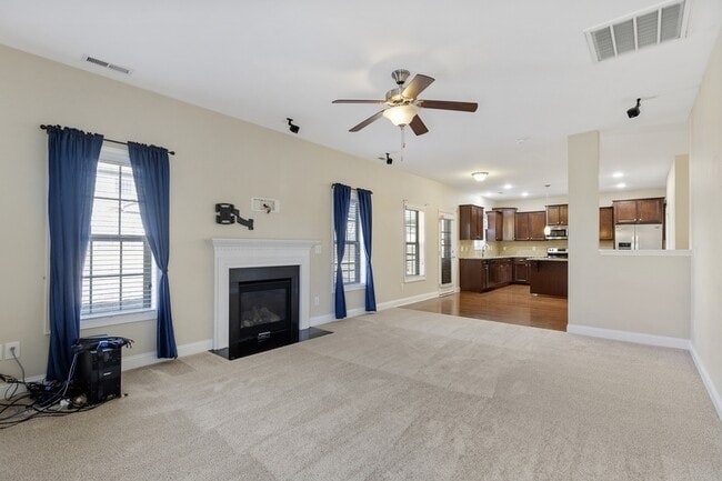 Building Photo - 223 Samuel Nicholas Dr