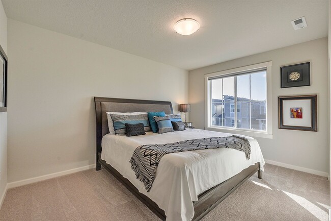 Building Photo - New 4 bedroom, 2.5 bath home in NW McMinnville