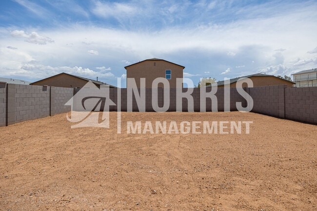 Building Photo - Large Home in Coolidge