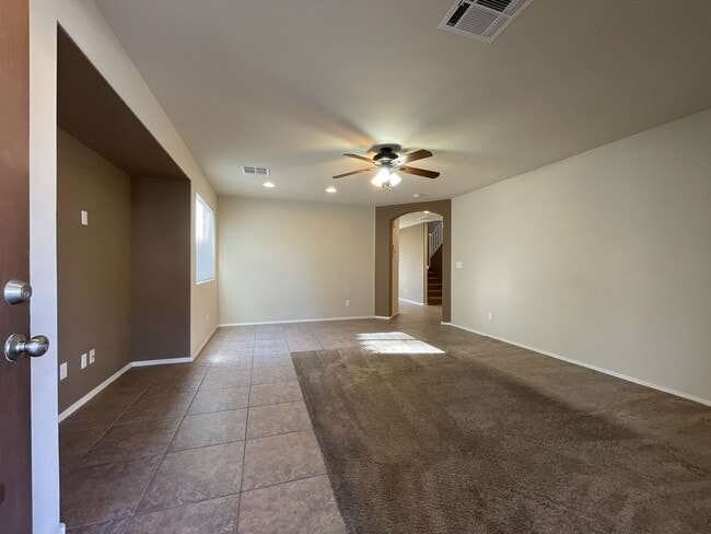 Building Photo - Spacious 3-Bedroom Home in the Northwest L...