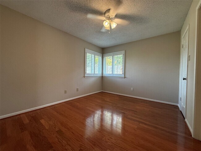 Building Photo - 2131 Greencove Ln