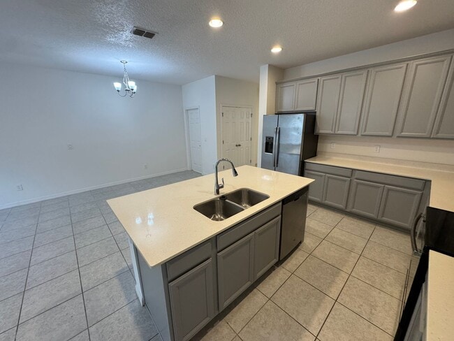 Building Photo - Available Now! Spacious 3-Bedroom Townhome with Fenced Yard in Winter Garden – Washer and Dryer I...