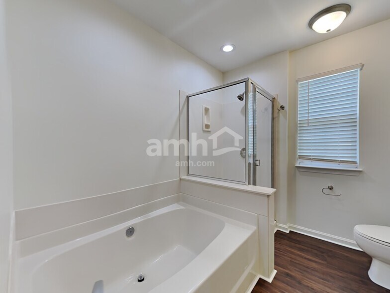 Building Photo - 9927 Spring Park Dr