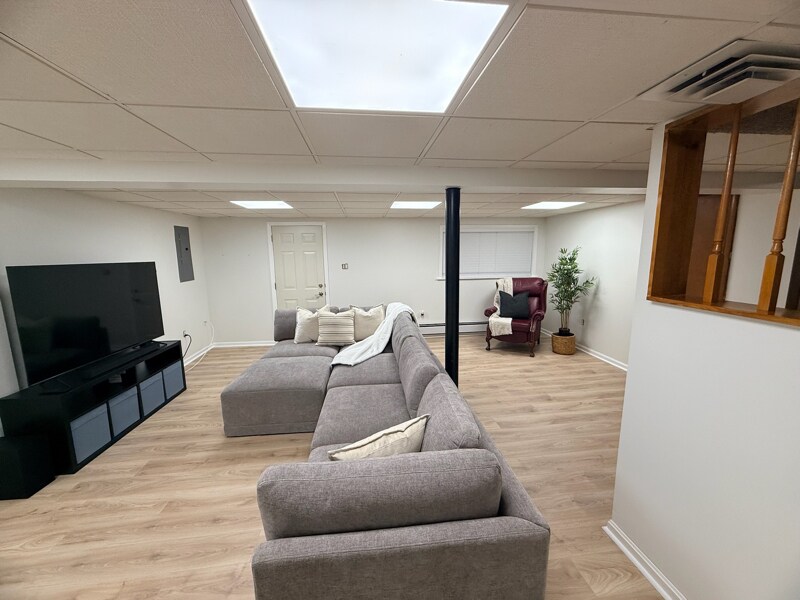 Building Photo - 3452 Quaker Ct