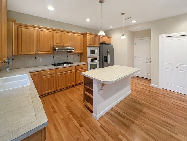 Building Photo - Spacious Rockport home in beautiful Bothell Community