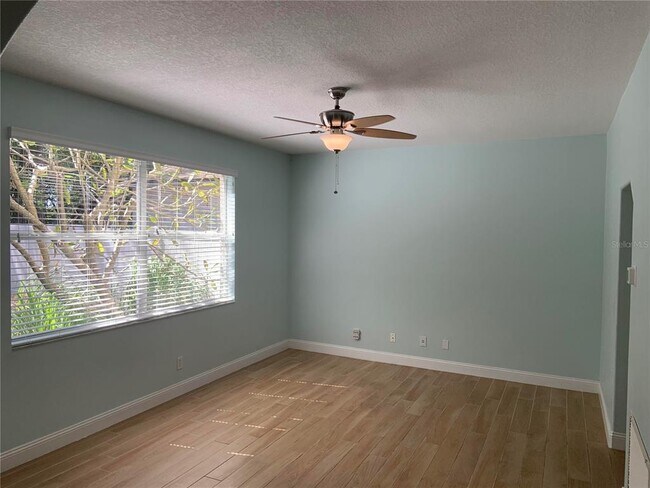 Building Photo - 4527 Riverton Dr