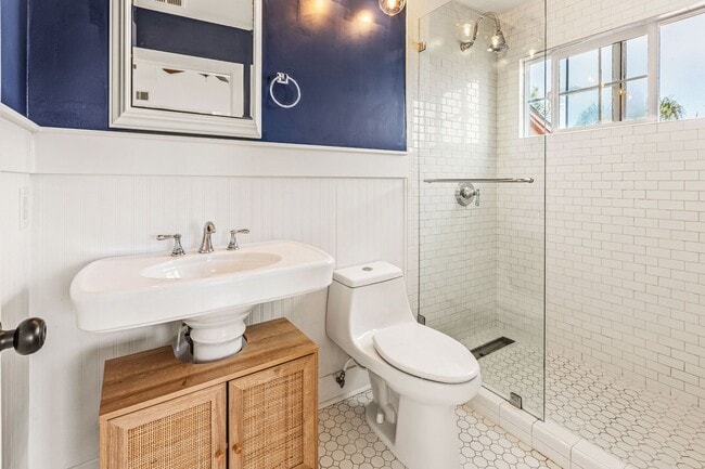 Building Photo - Spacious 3 Bed / 3 Bath Ocean Beach Townhome with Private Patio & Garage - Available NOW