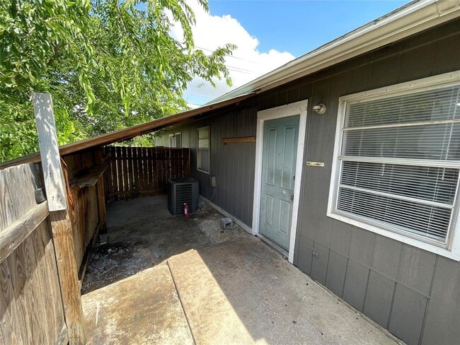 Building Photo - 7004 Millrace Dr