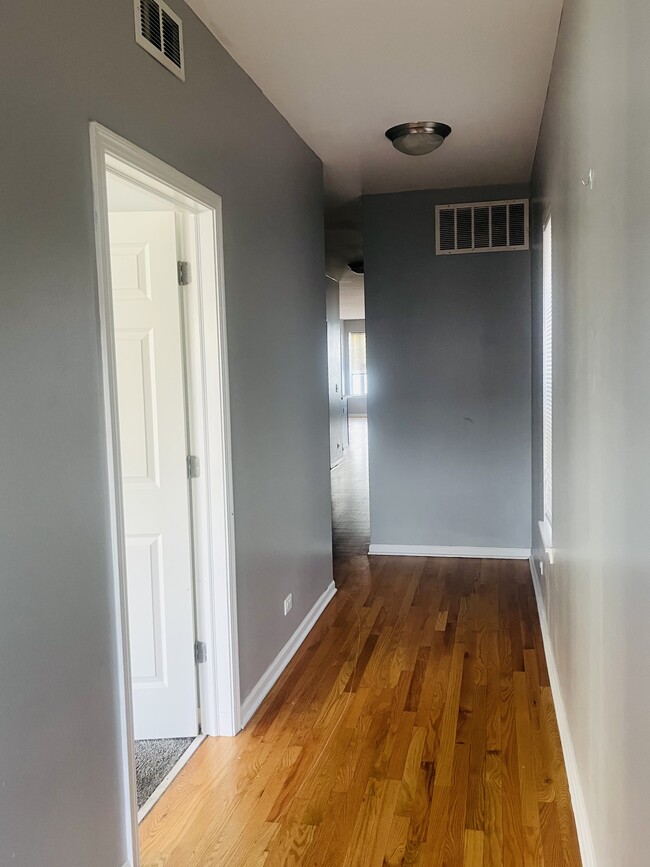 Building Photo - 1900 N Laramie Ave