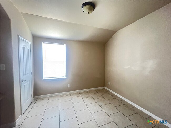 Building Photo - 4606 Cambridge Dr