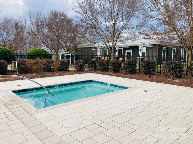 Building Photo - 6140 Pier Dr