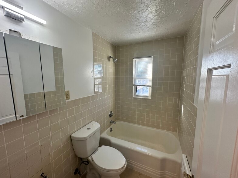 Building Photo - 5 Bishop Rd