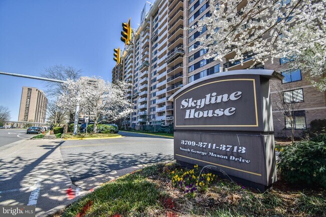 Building Photo - 3713 S George Mason Dr