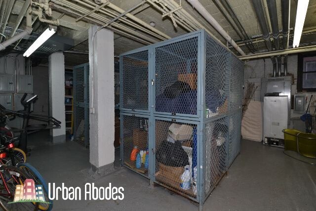 Building Photo - 1337 N Dearborn St