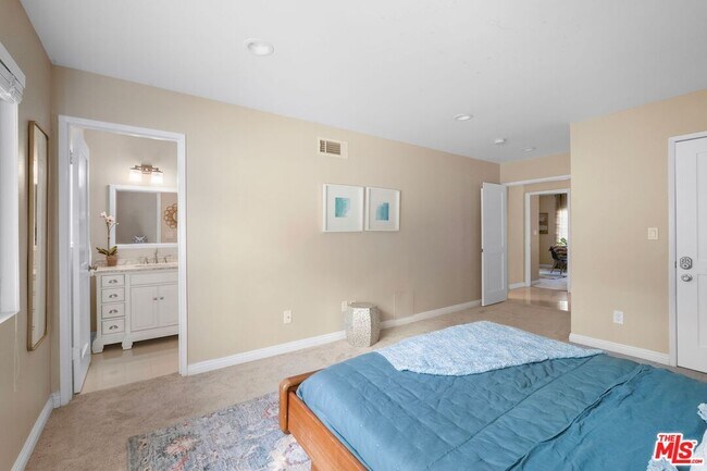 Building Photo - 3194 Rossini Pl