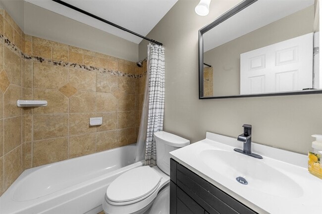 Building Photo - 818 Reinke Rd