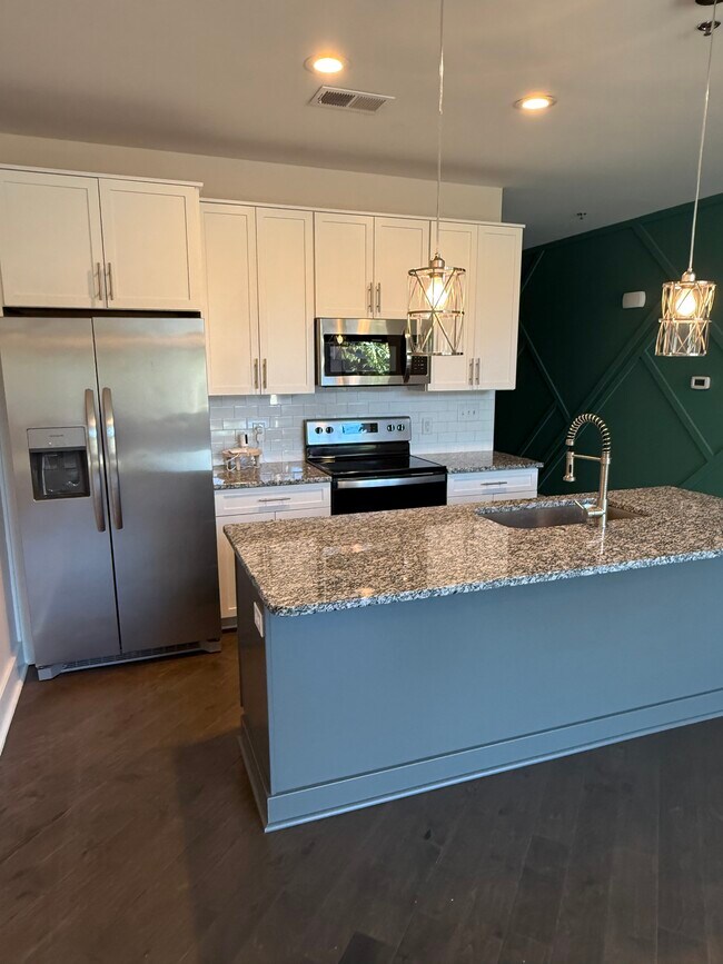 Building Photo - 501 E 37th St