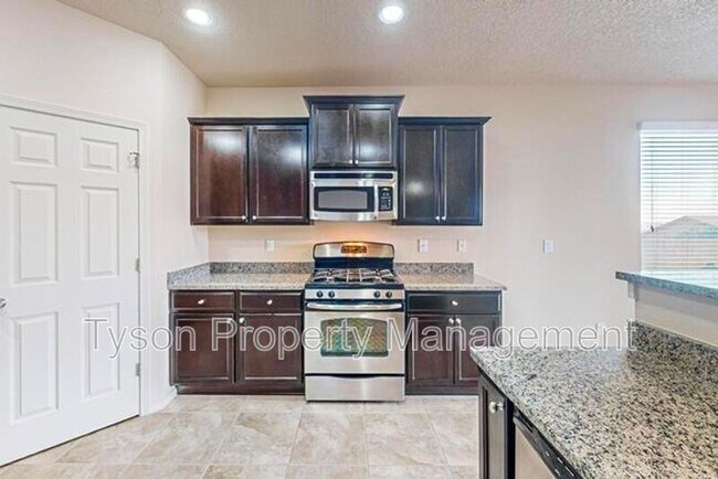 Building Photo - 2621 Cerro Chafo Rd SE
