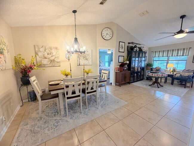 Building Photo - Fenced in 4 Bed 2 Bath in Mariners Landing