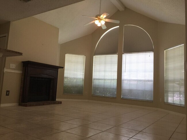 Building Photo - 2/2 Beutiful Condo at Hidden Springs -  Do...