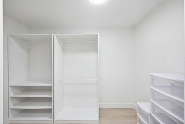 Building Photo - Pool Home