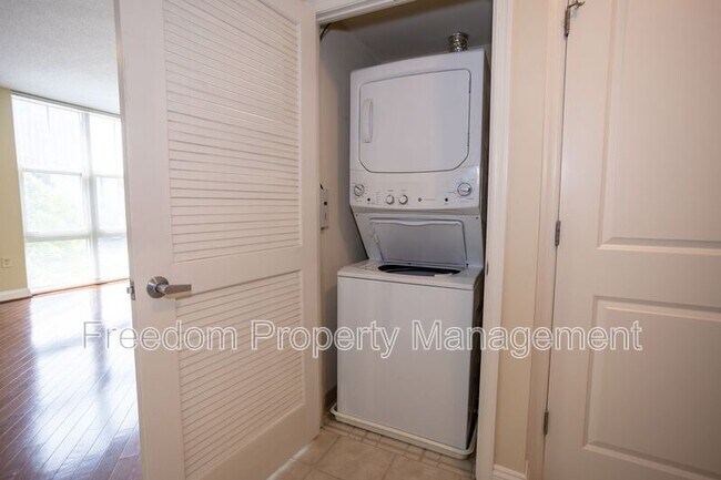 Building Photo - 11760 Sunrise Valley Dr