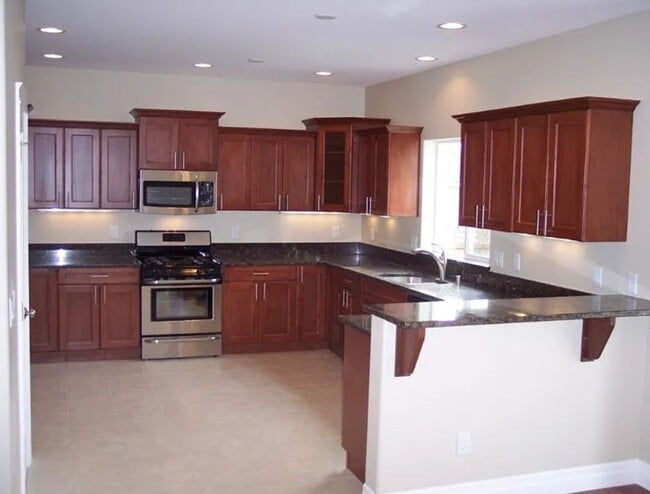 Building Photo - Beautiful 3 Bedroom in Private Community!