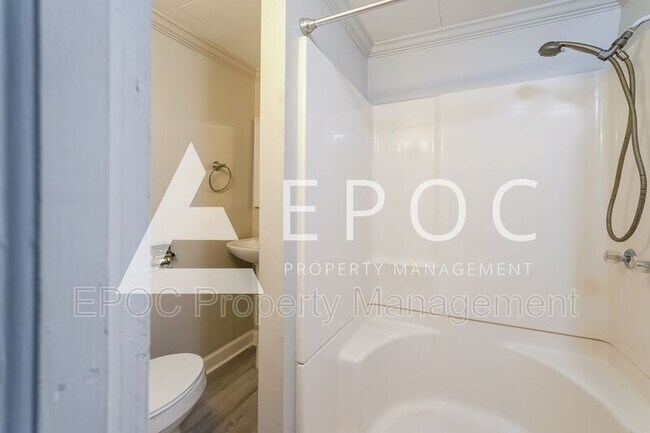 Building Photo - 1504 Cloverdale St