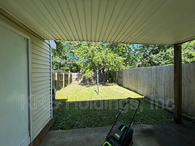 Building Photo - 1652 Fairfax Dr