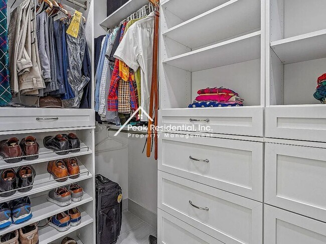 Building Photo - Updated 4bd/2ba Folsom Home with 3 Car Gar...