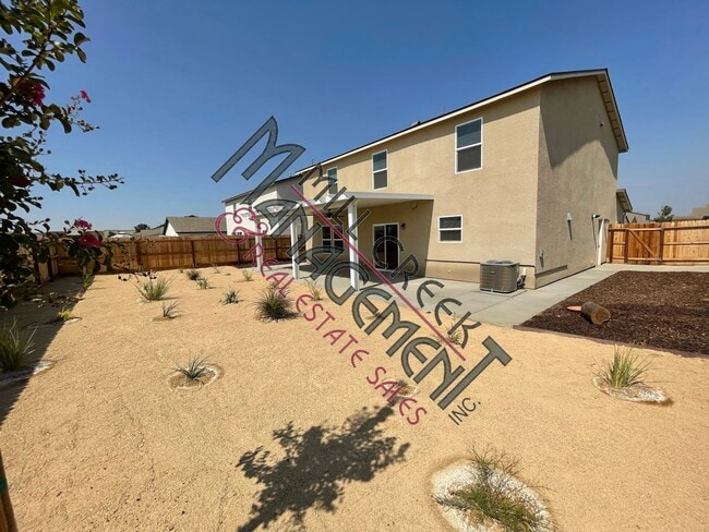 Building Photo - Like New Home In North East Visalia