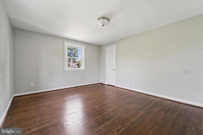 Building Photo - 2111 Delmar Dr