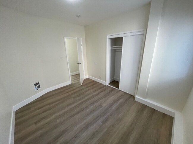 Building Photo - 1946 E 20th St