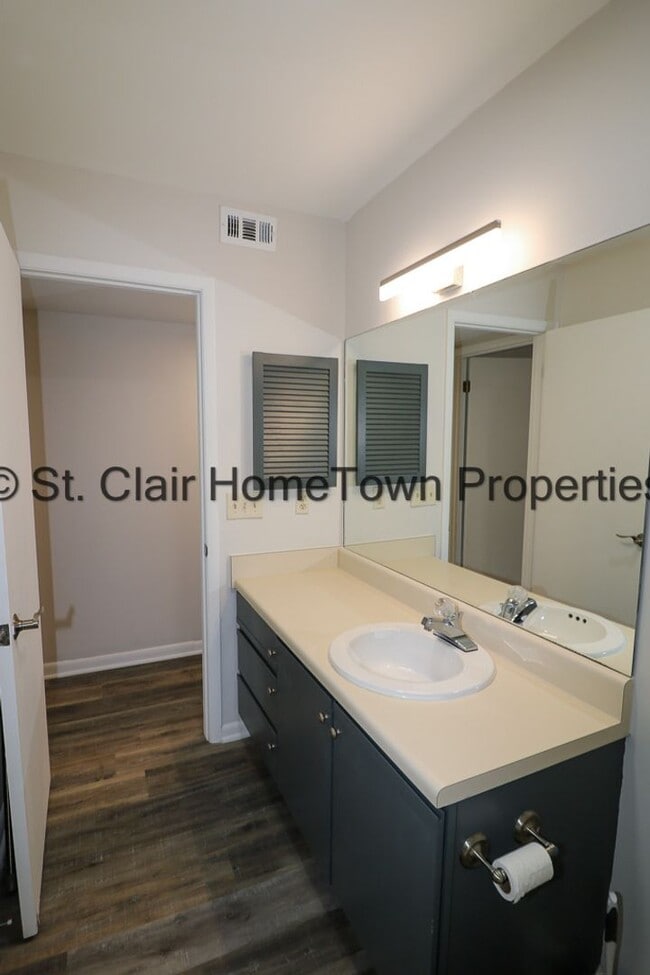 Building Photo - Upstairs Unit on Logan Martin Lake