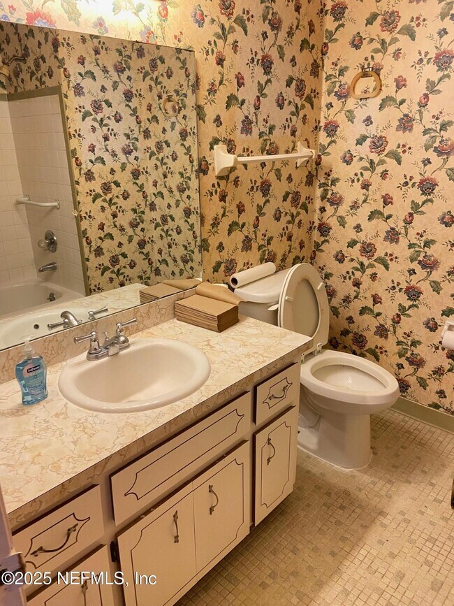 Building Photo - 1120 Bluehill Dr N