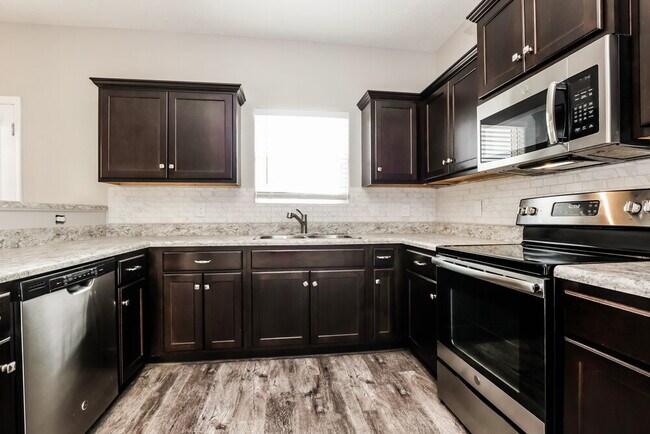 Building Photo - 1716 Sunray Dr