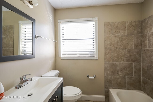 Building Photo - 2233 Bourget Dr