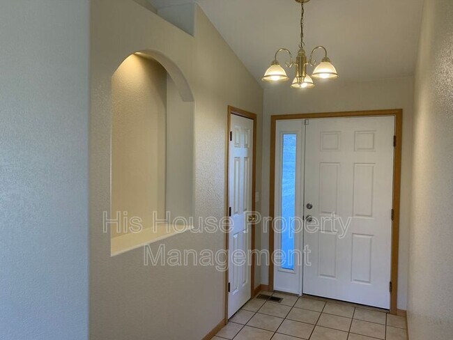 Building Photo - 208 Whitney Bay