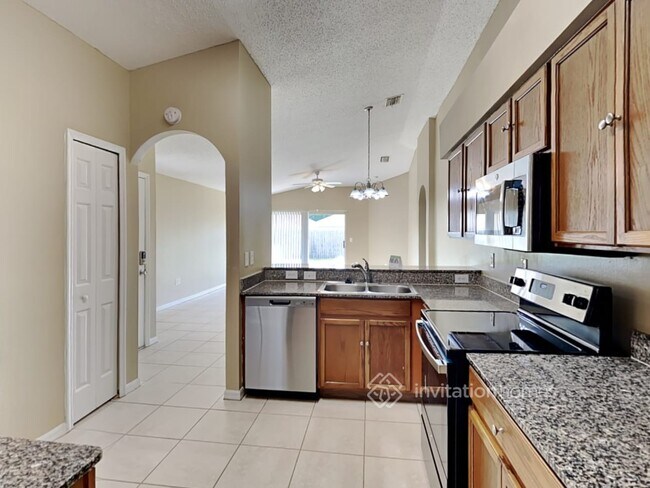 Building Photo - 563 Lindsay Anne Ct